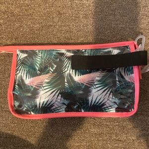 NWT Wristlet Bag☀️